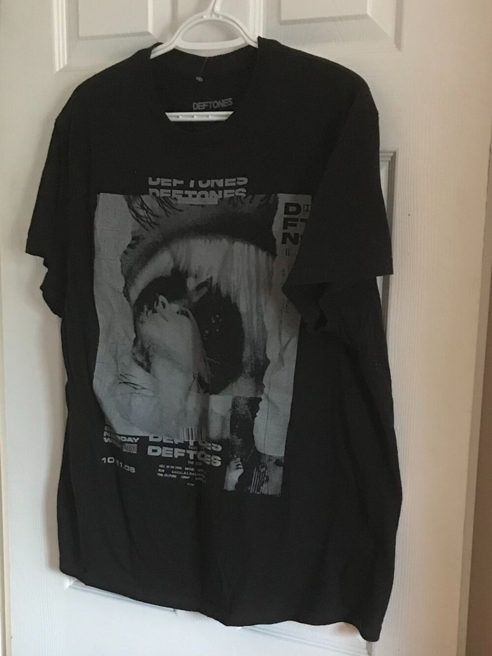 Deftones T-Shirt LG Saturday Night Wrist
